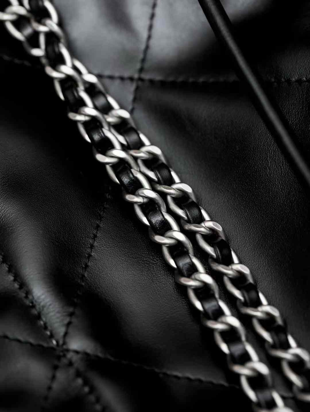 Chanel 22 Mini Bag view 22