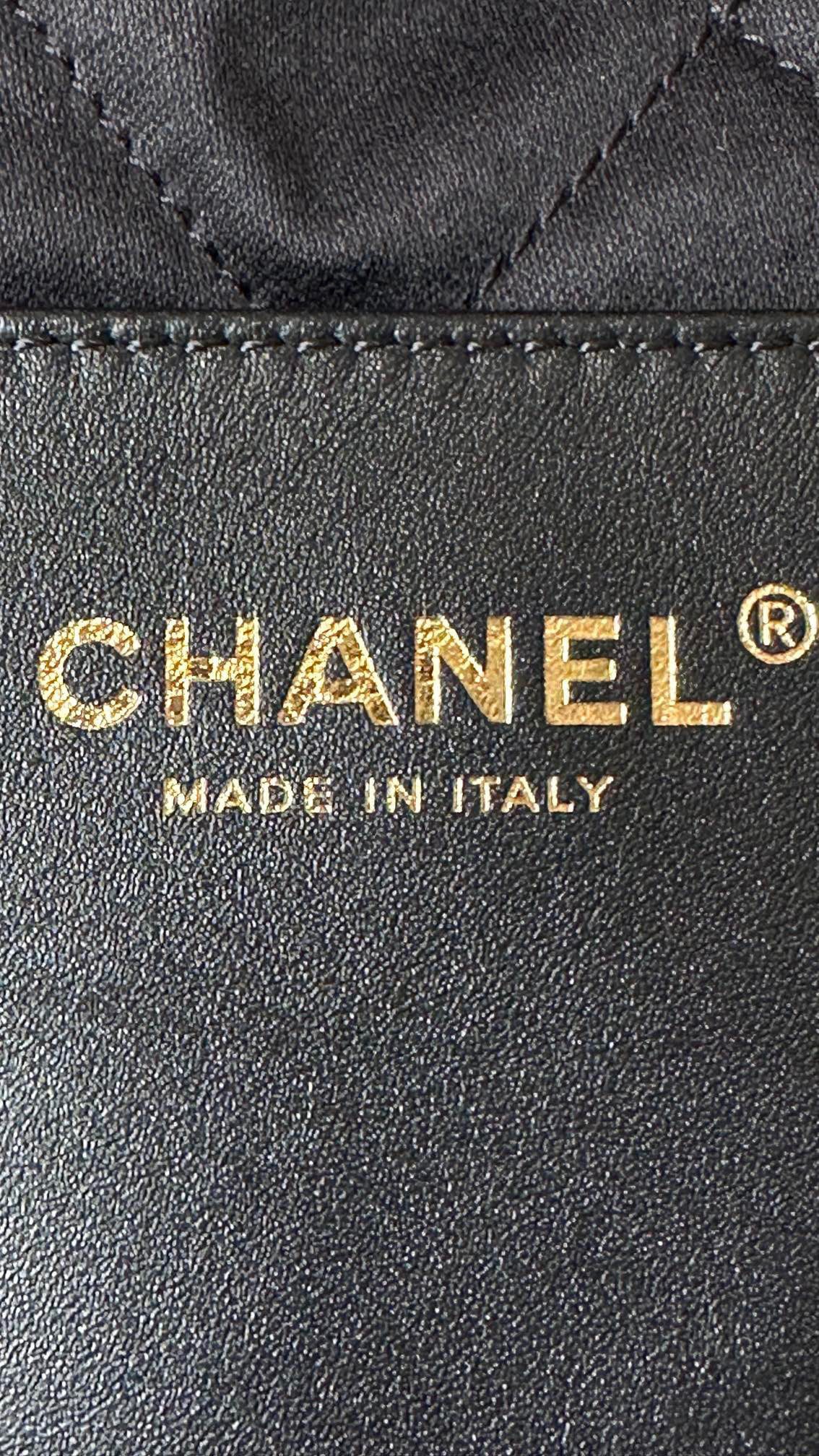 Chanel 22 Mini Bag view 4
