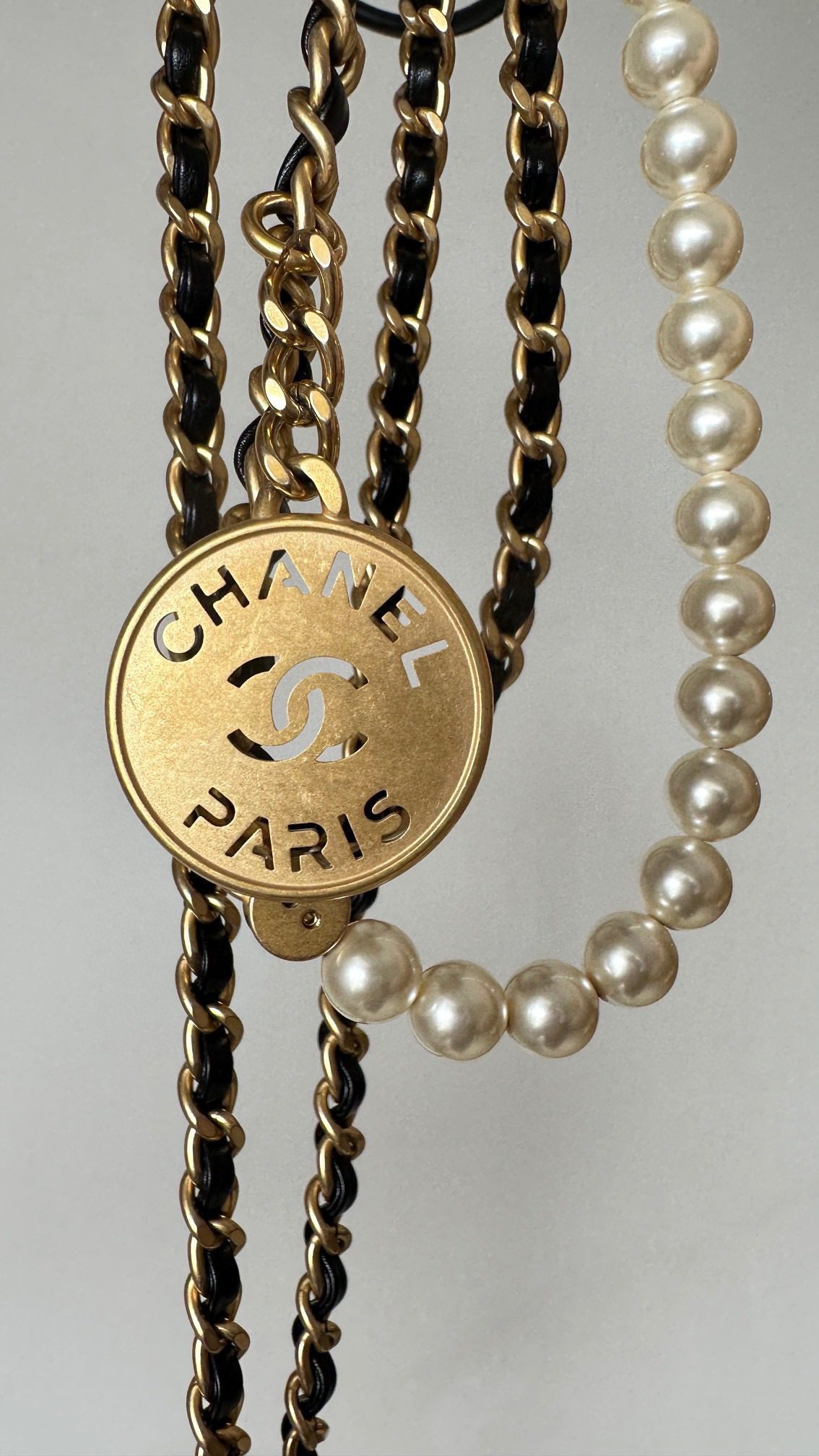 Chanel 22 Mini Bag view 7
