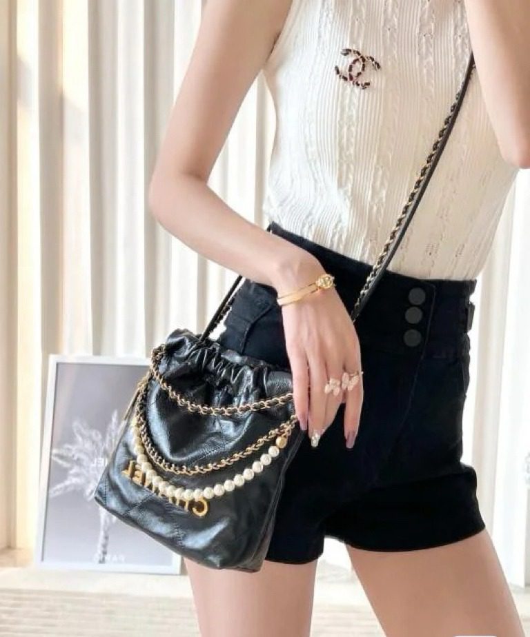 Chanel 22 Mini Bag view 8