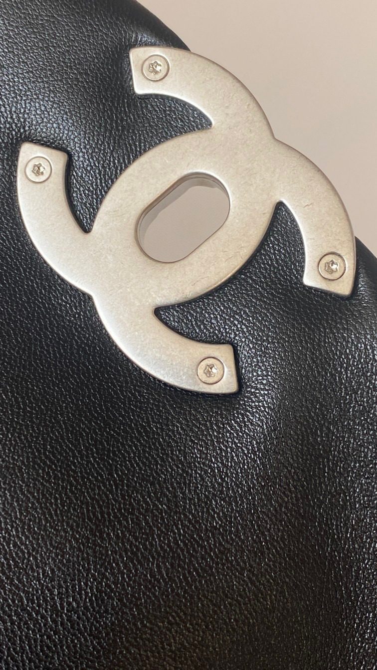 Chanel 19 Handbag view 8