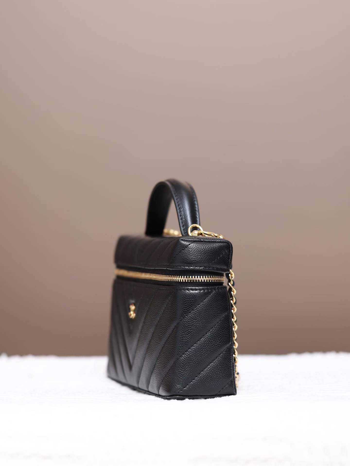 Chanel Vanity with Chain view 3