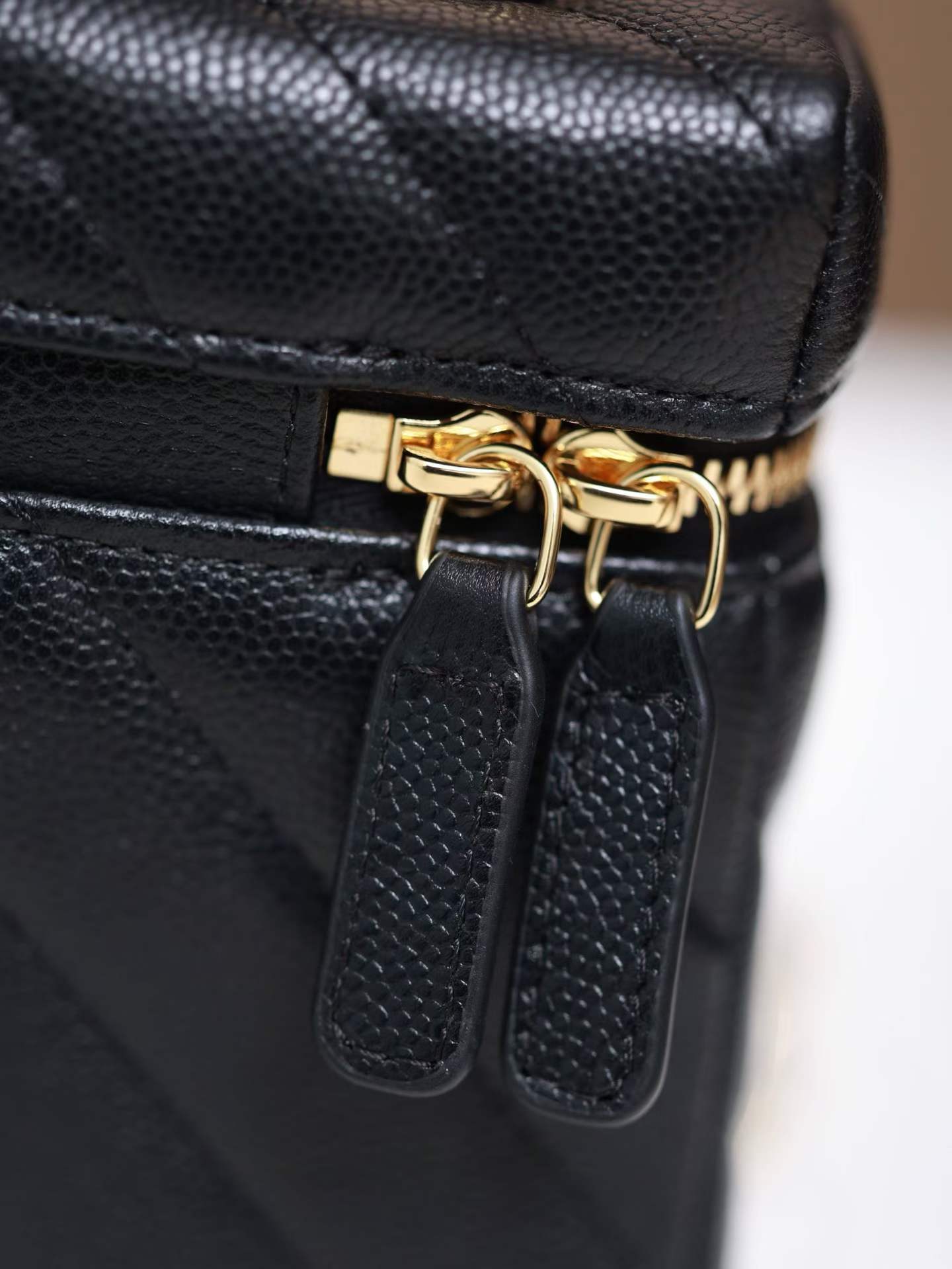 Chanel Vanity with Chain view 7