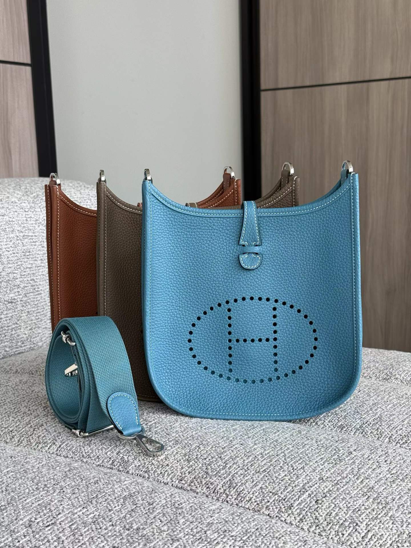 Hermès Neo Evelyne 23 Shoulderpack view 1