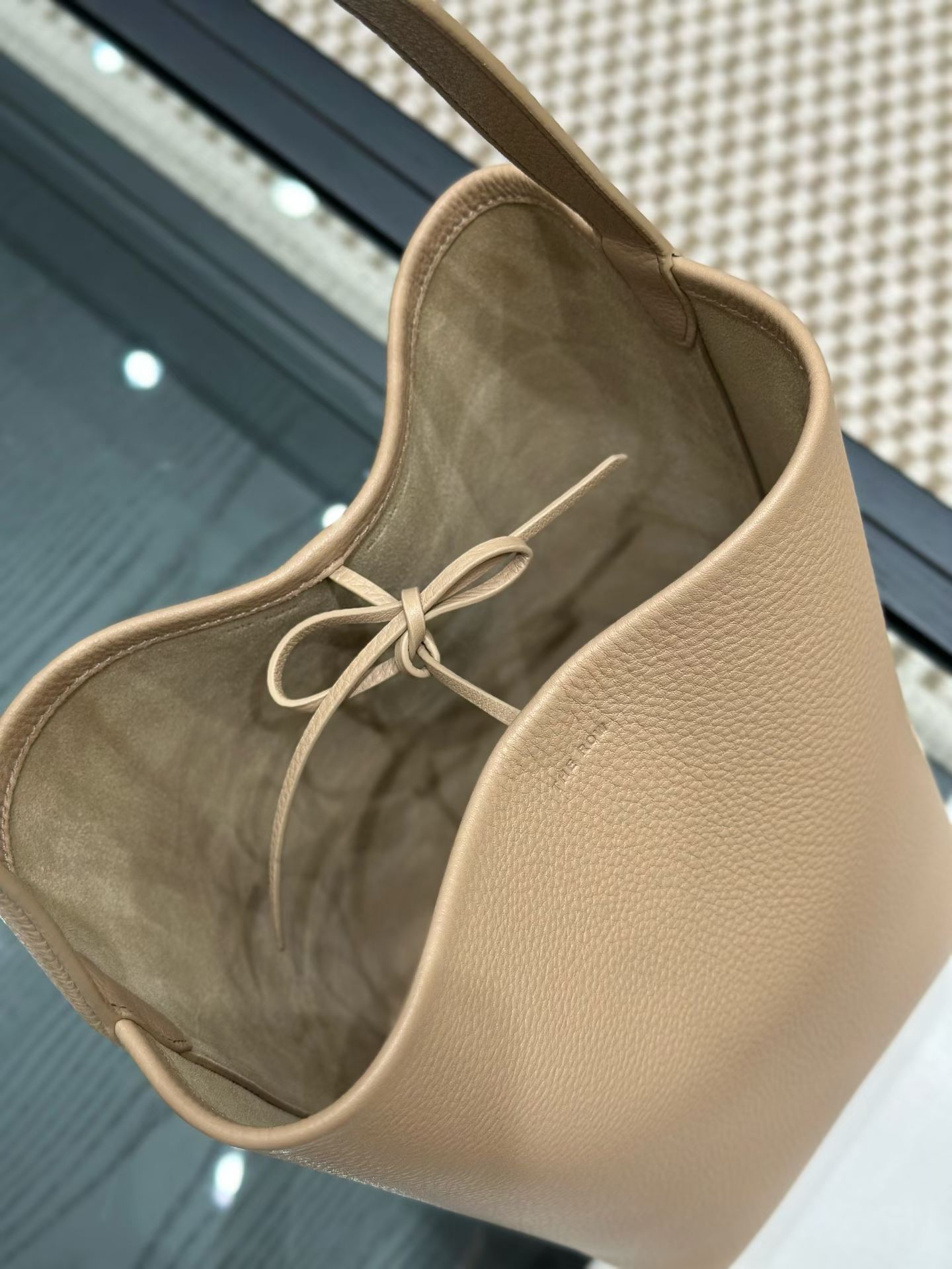 The Row N/S Park Leather tote bag view 9