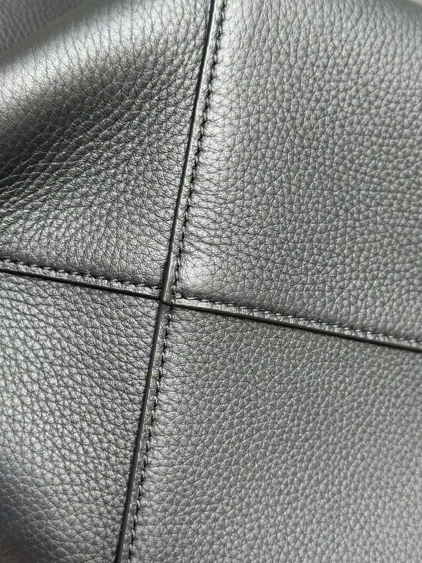 The Row N/S Park Leather tote bag view 9