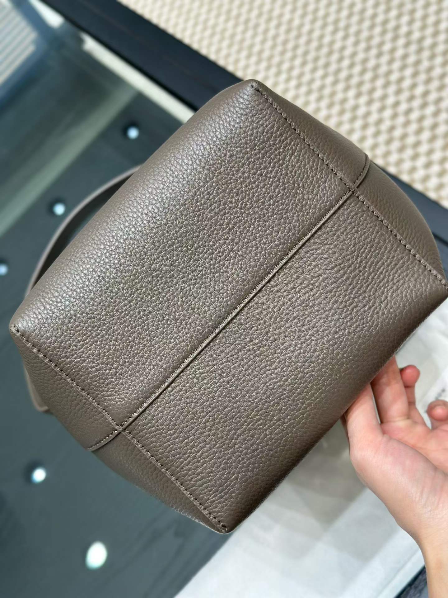 The Row N/S Park Leather tote bag view 3