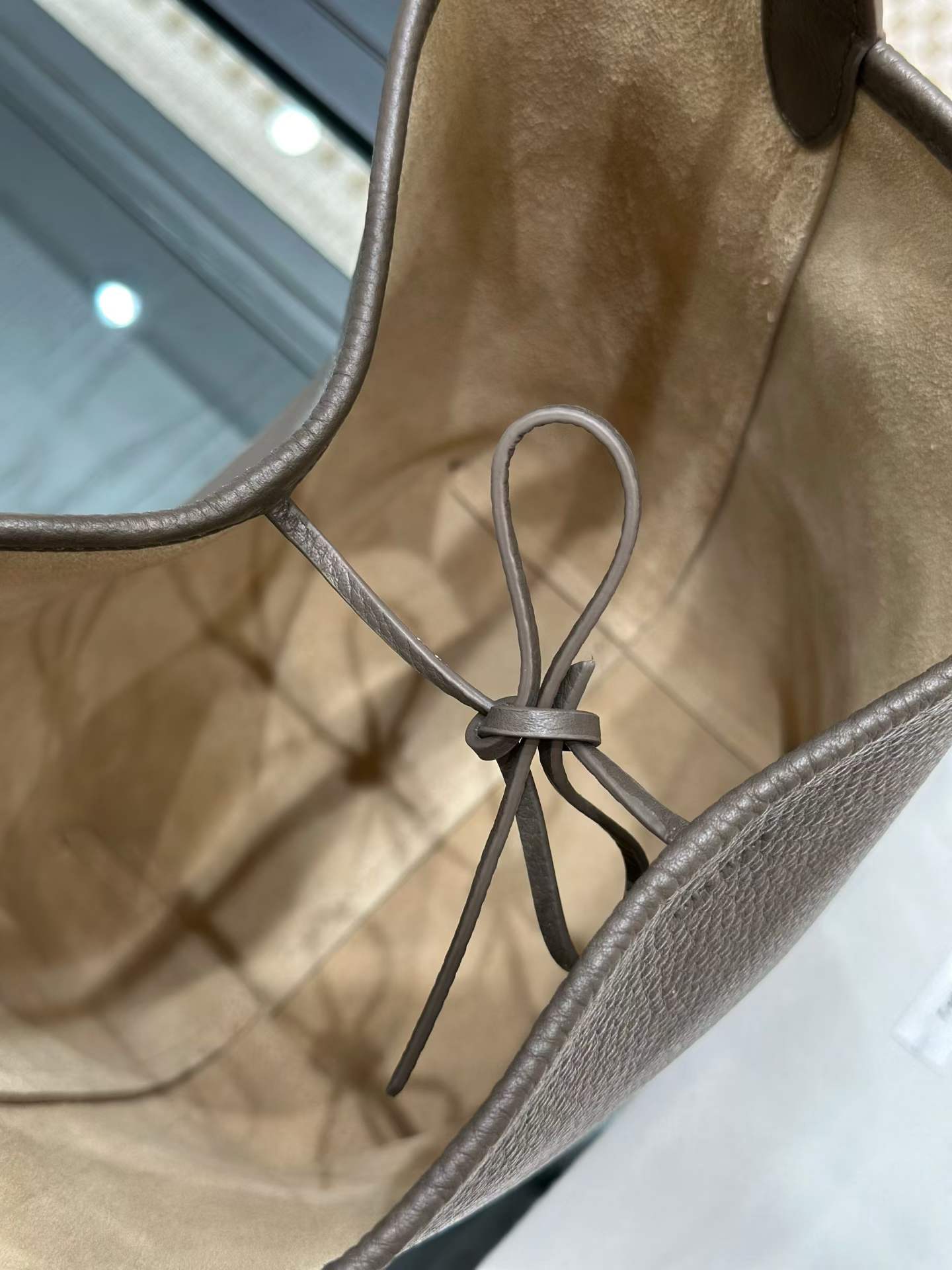 The Row N/S Park Leather tote bag view 8