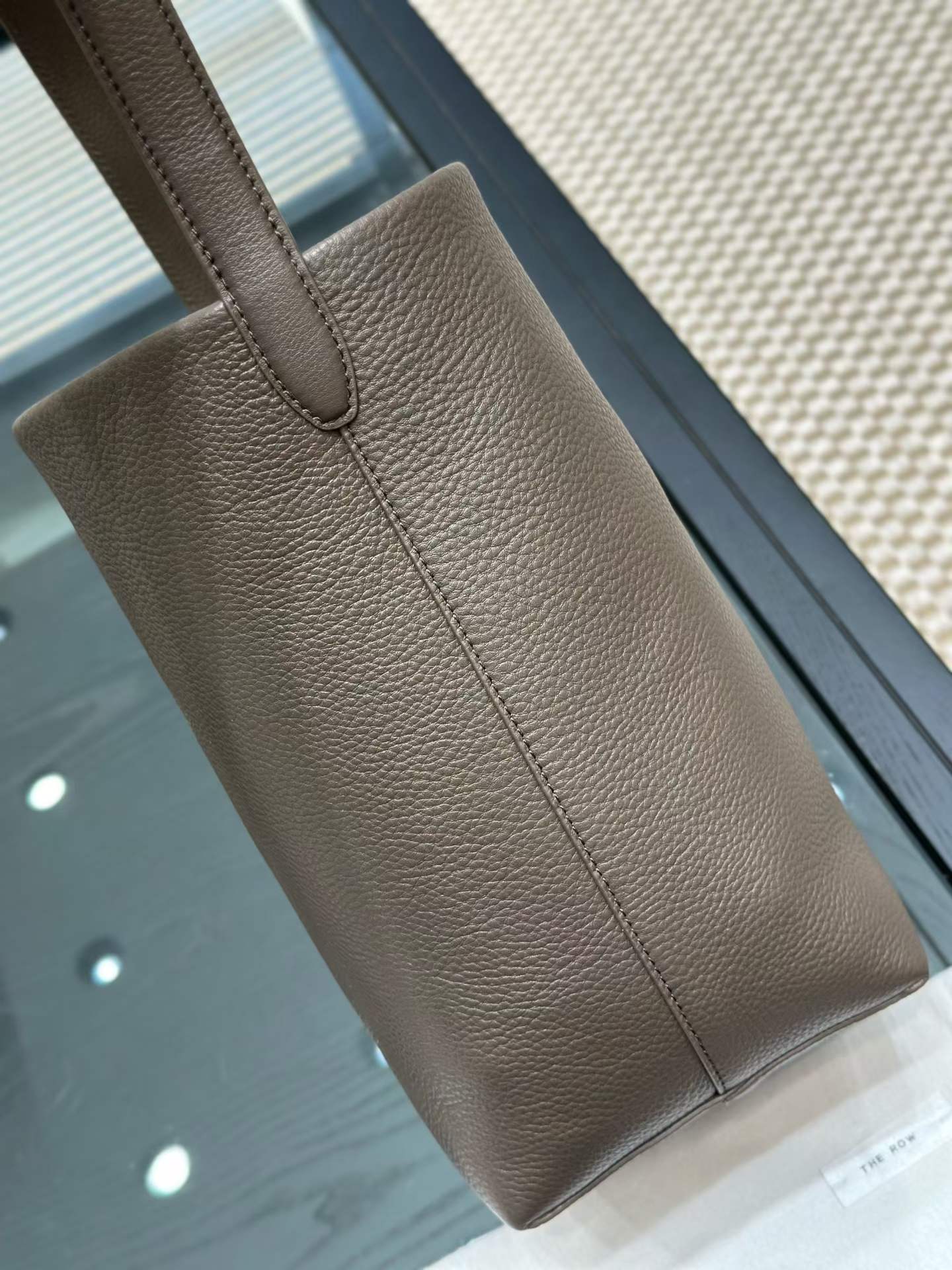 The Row N/S Park Leather tote bag view 9