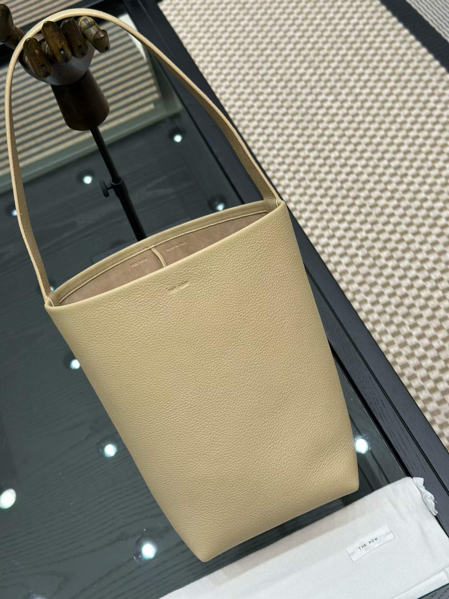 The Row N/S Park Leather tote bag view 10