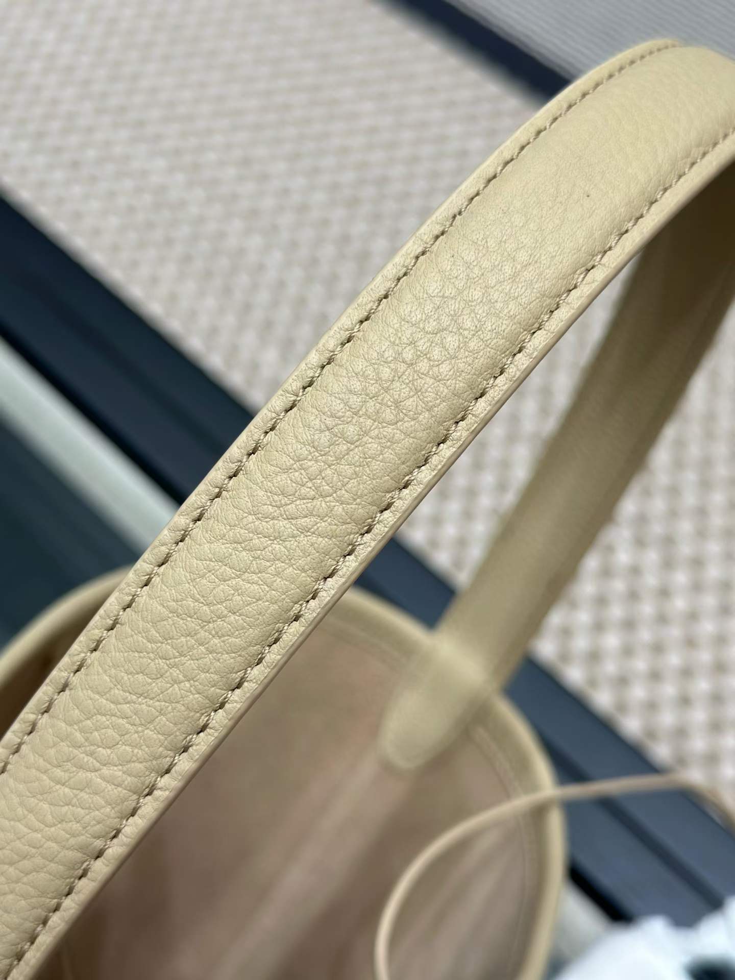 The Row N/S Park Leather tote bag view 8