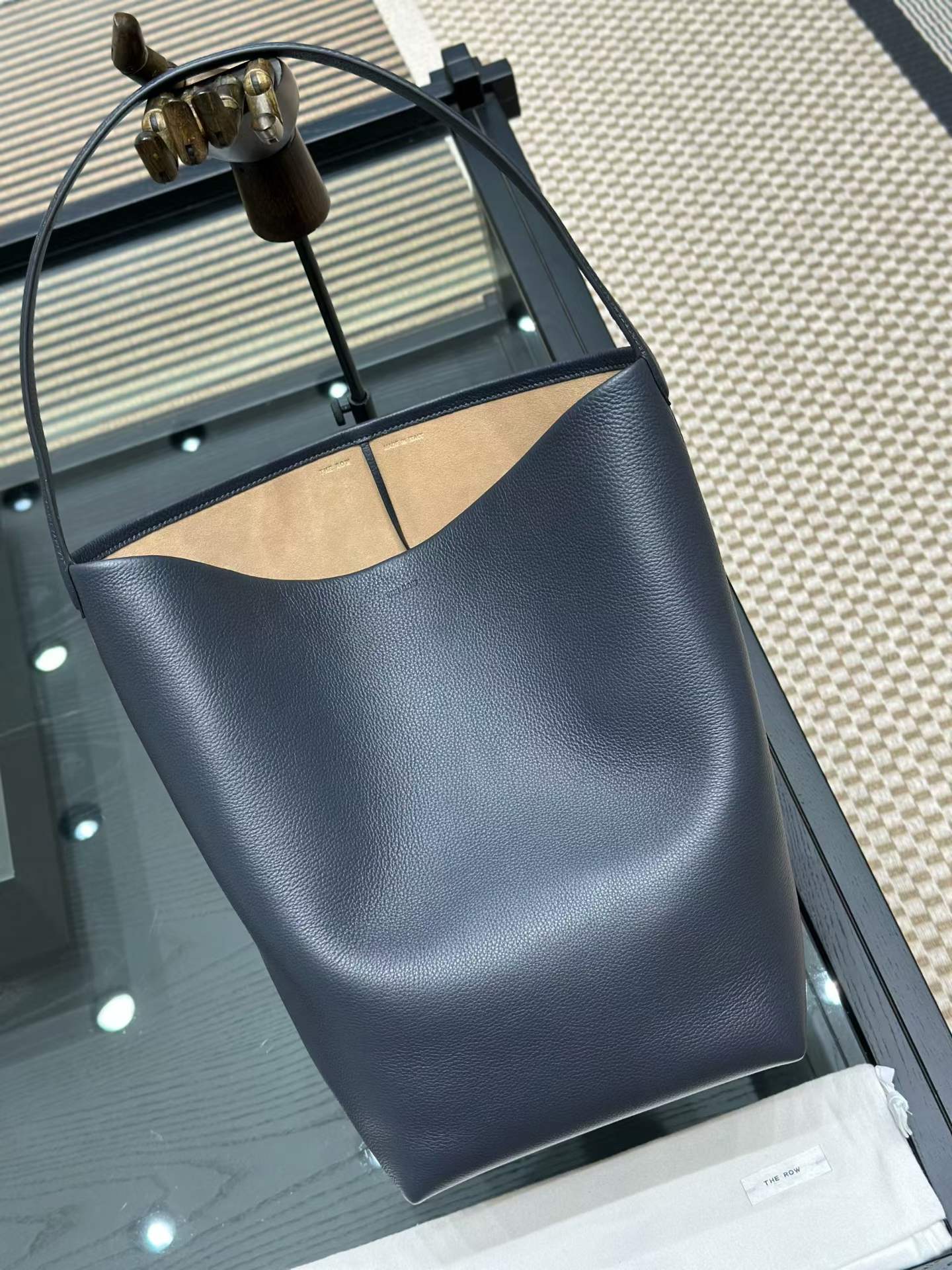 The Row N/S Park Leather tote bag view 10