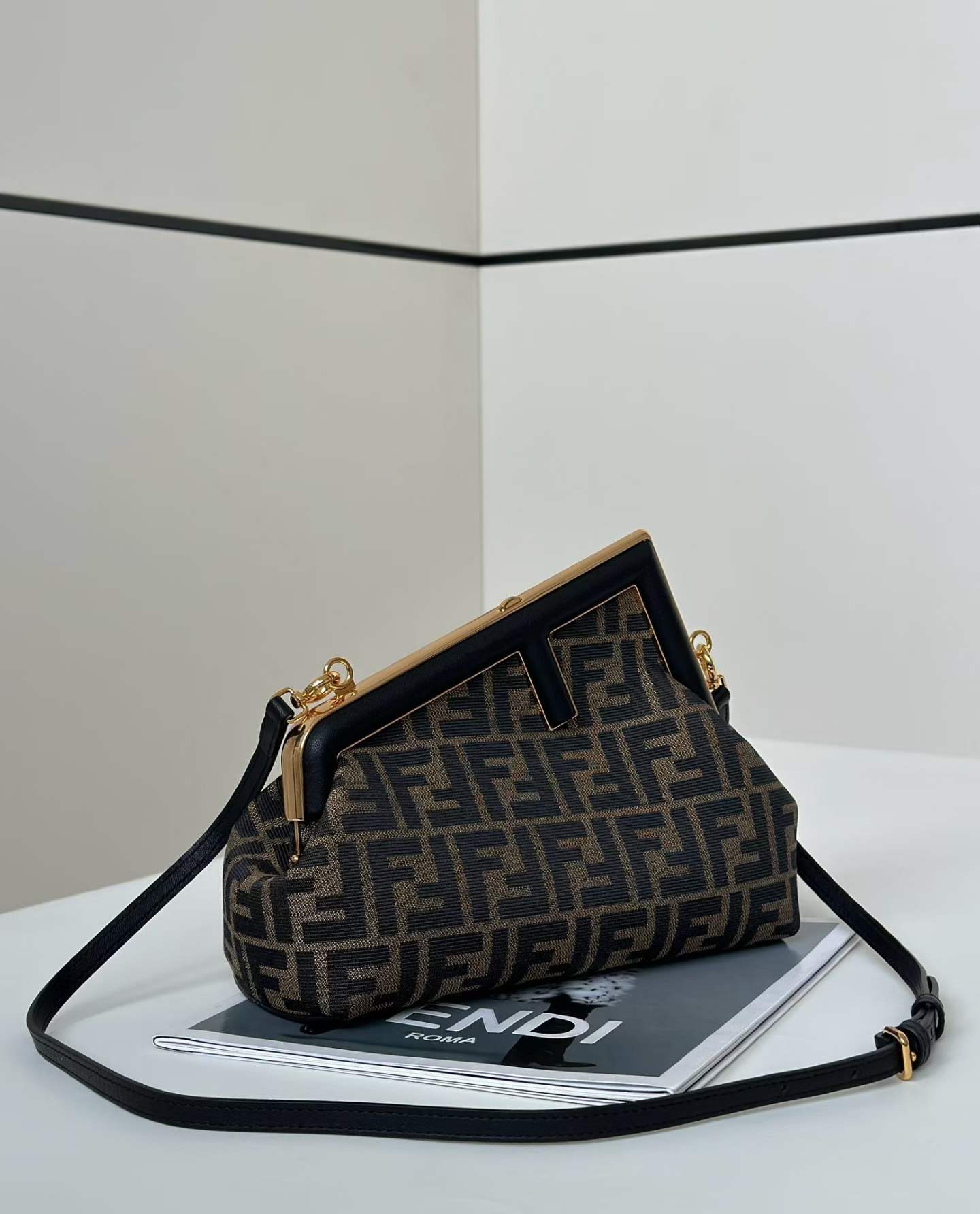 Fendi FIRST Shoulder bag view 3