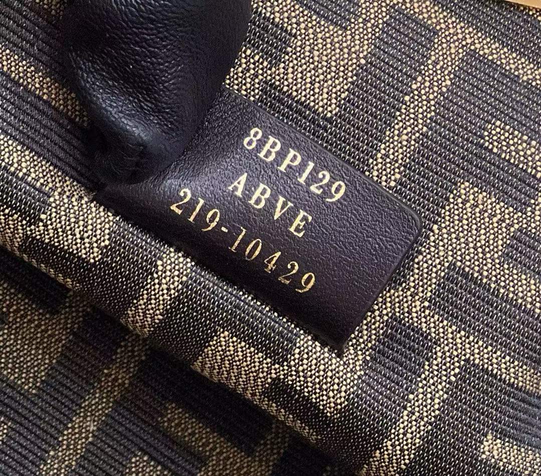 Fendi FIRST Shoulder bag view 16