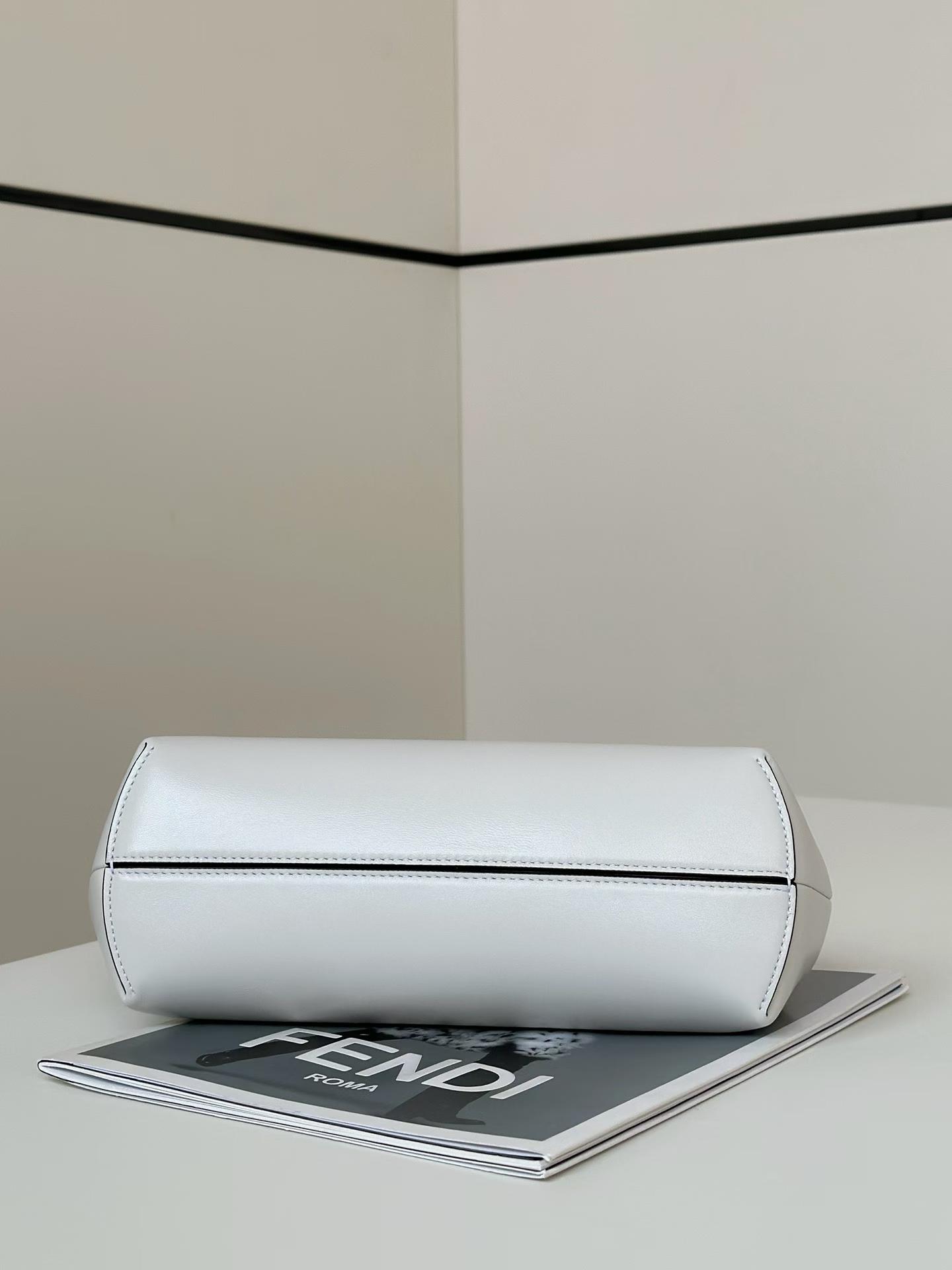 Fendi FIRST Shoulder bag view 4