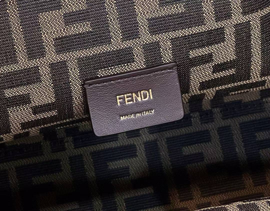 Fendi FIRST Shoulder bag view 4