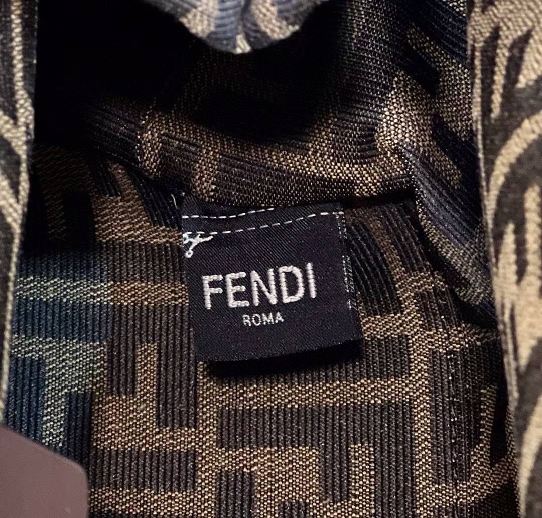 Fendi FIRST Shoulder bag view 8