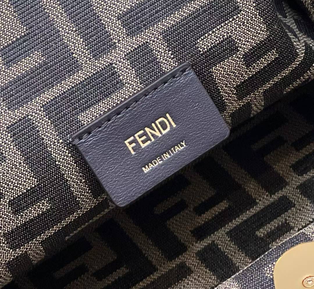 Fendi FIRST Shoulder bag view 7