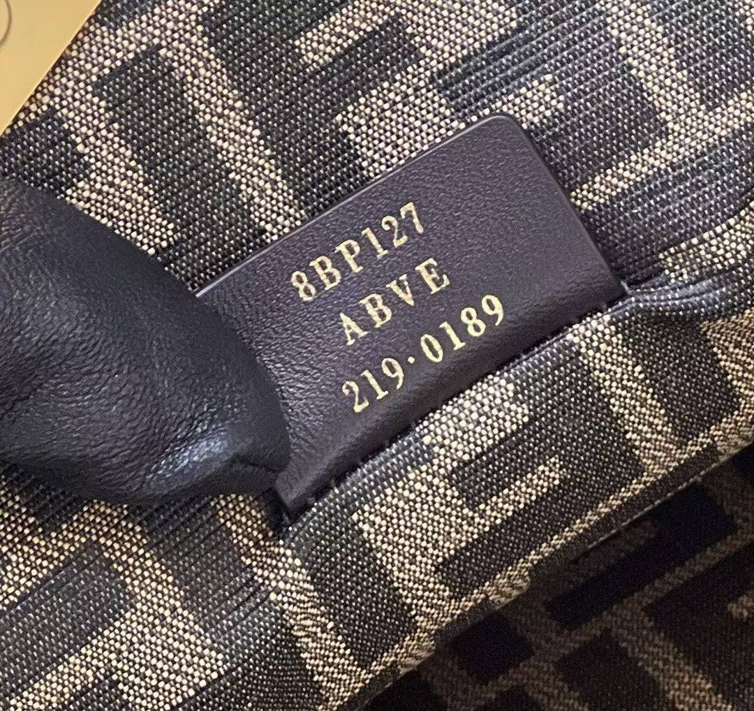 Fendi FIRST Shoulder bag view 8
