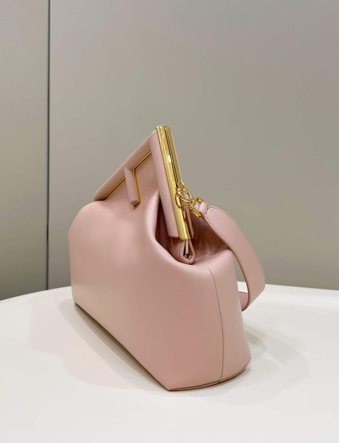 Fendi FIRST Shoulder bag view 4