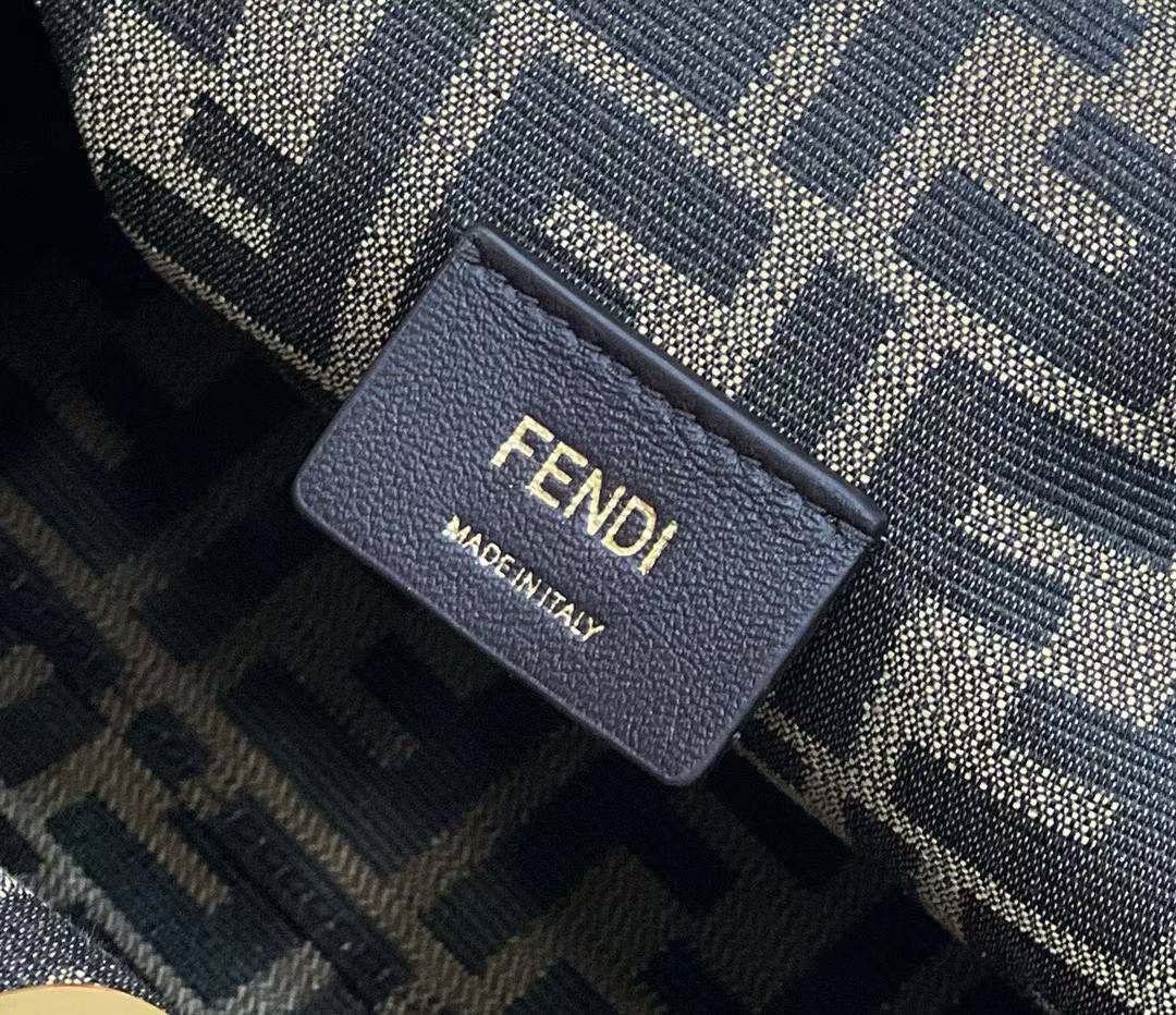 Fendi FIRST Shoulder bag view 7