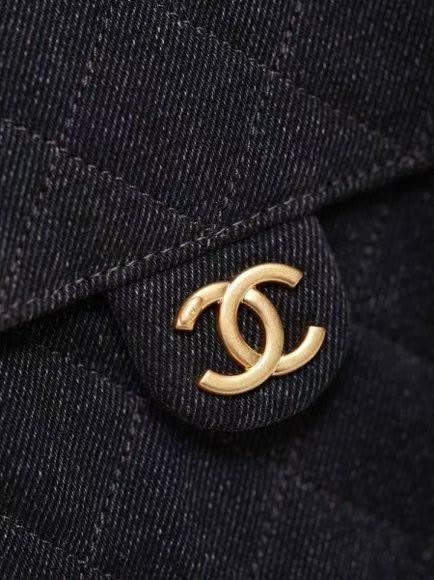 Chanel 25 Small Handbag view 8
