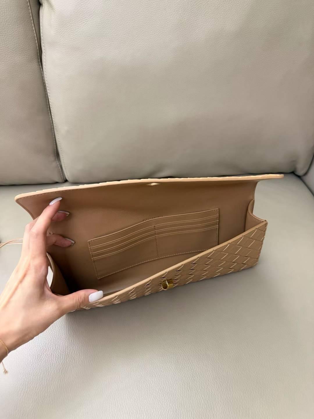 Bottega Veneta Andiamo Clutch view 7