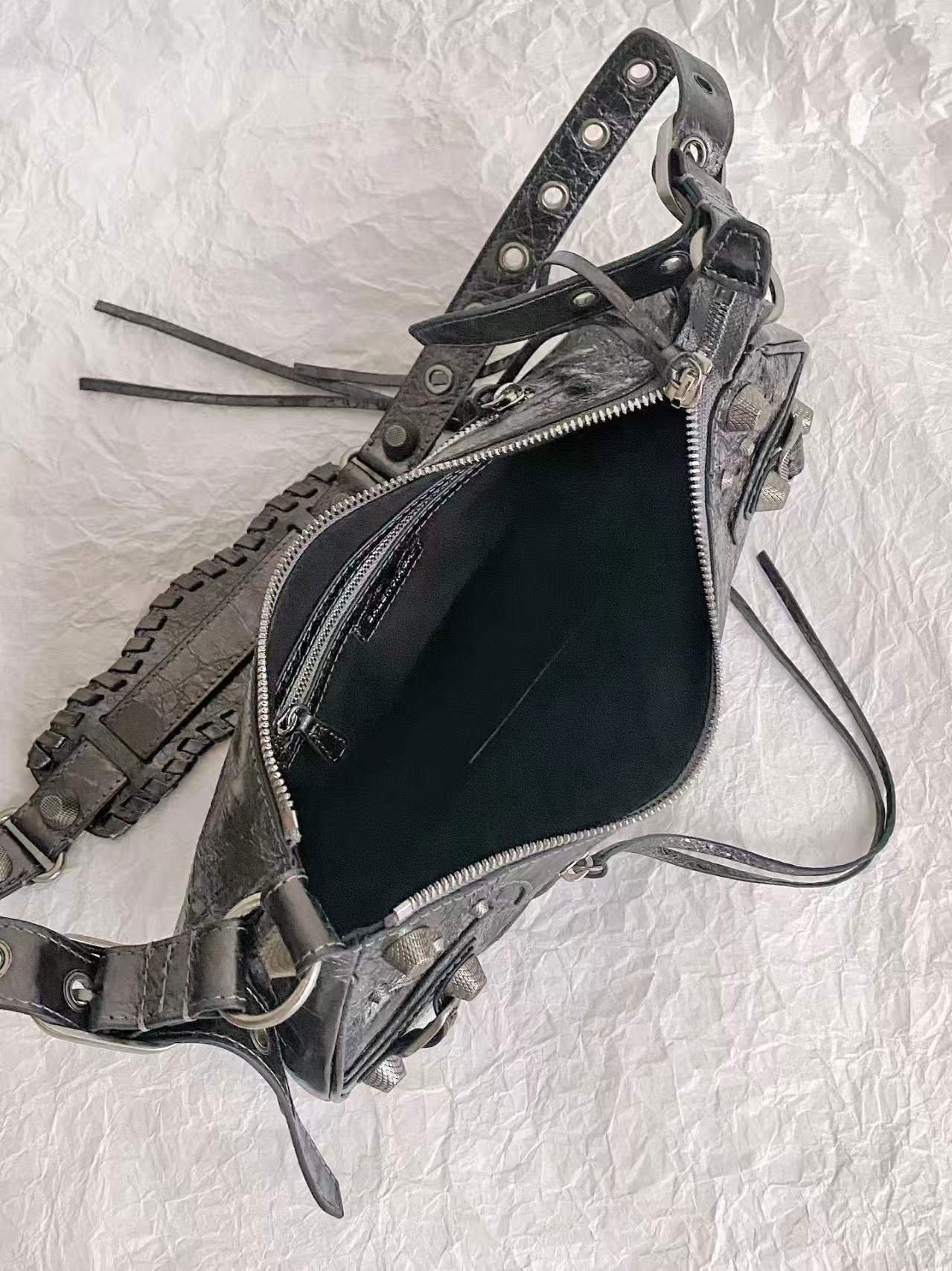 Balenciaga Le Cagolr Bag view 9