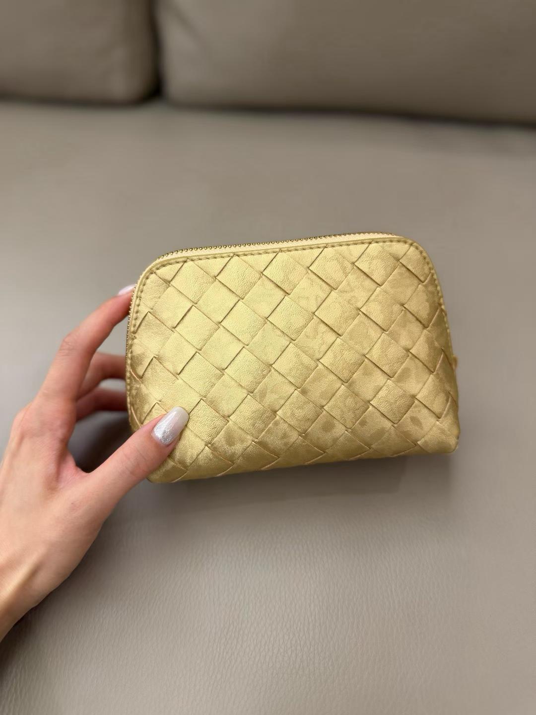 Bottega Veneta lntreciato bag view 1