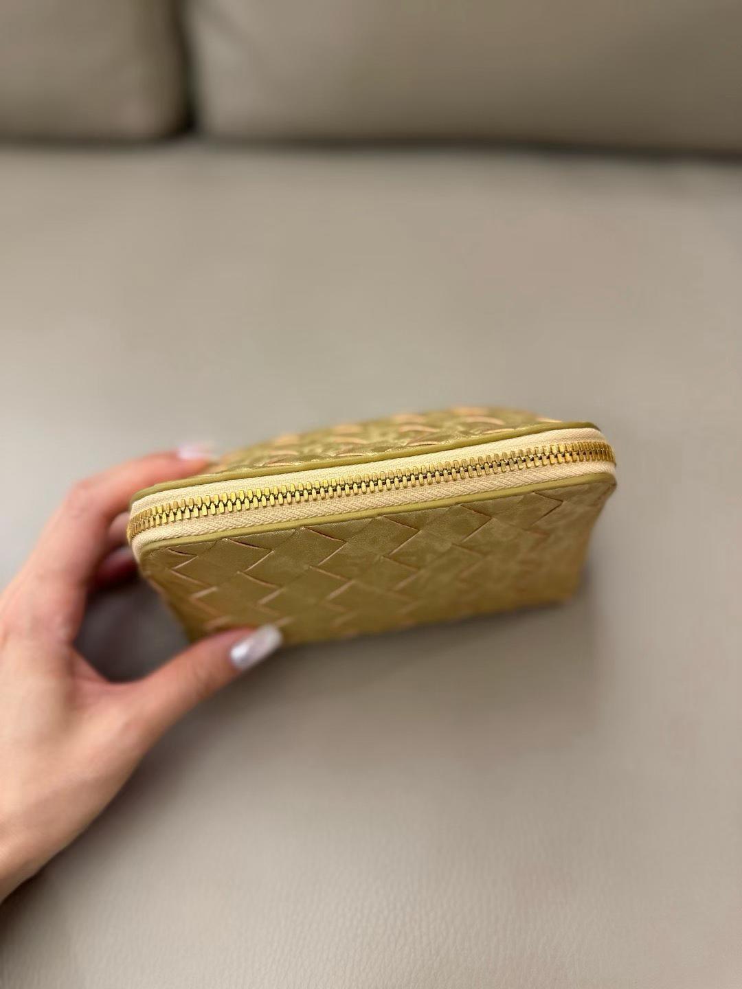 Bottega Veneta lntreciato bag view 2
