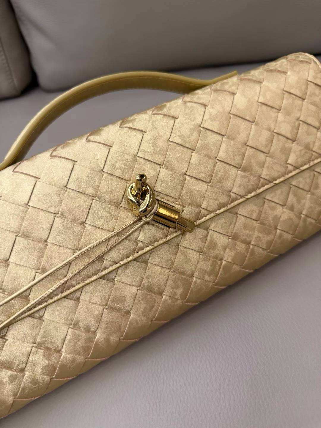 Bottega Veneta Andiamo Clutch view 2