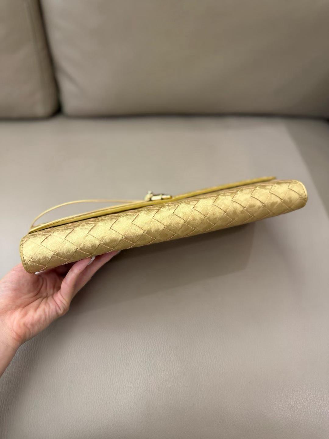 Bottega Veneta Andiamo Clutch view 6