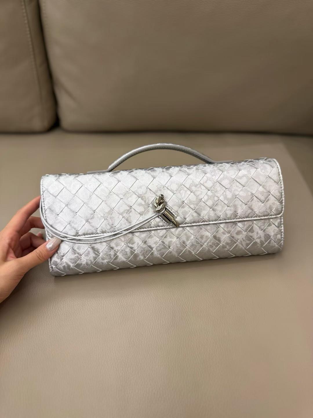Bottega Veneta Andiamo Clutch view 9