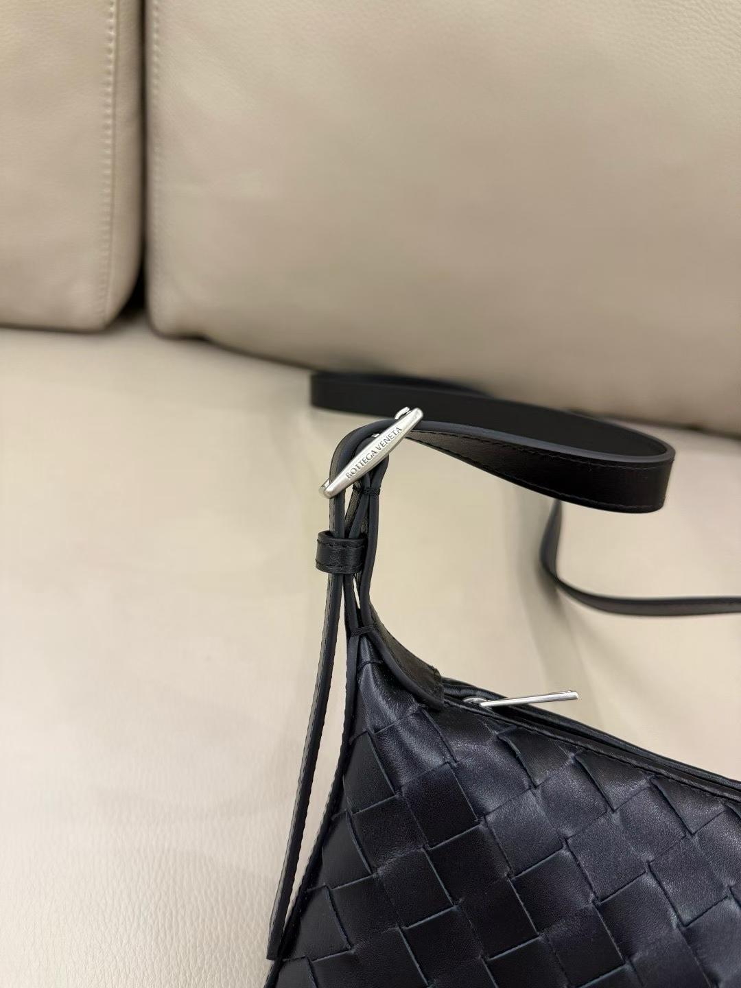 Bottega Veneta Traveler Bag view 4