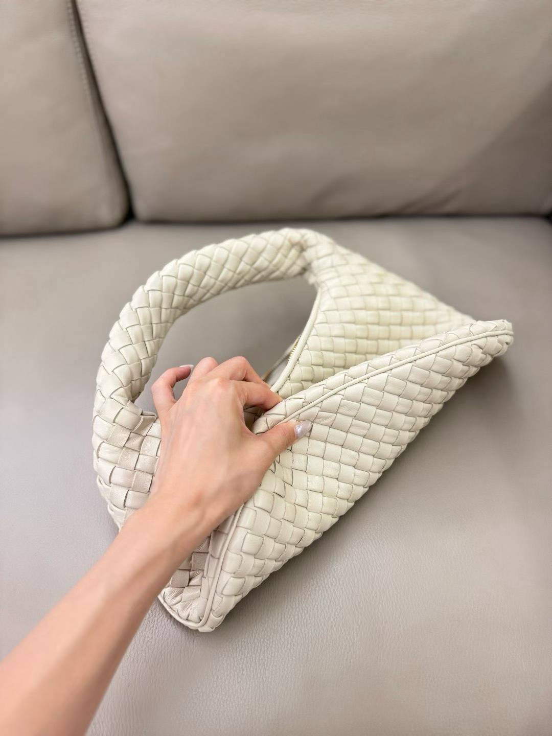 Bottega Veneta Small Veneta view 9