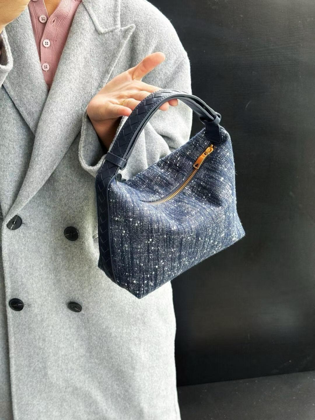 Bottega Veneta Wallace view 1