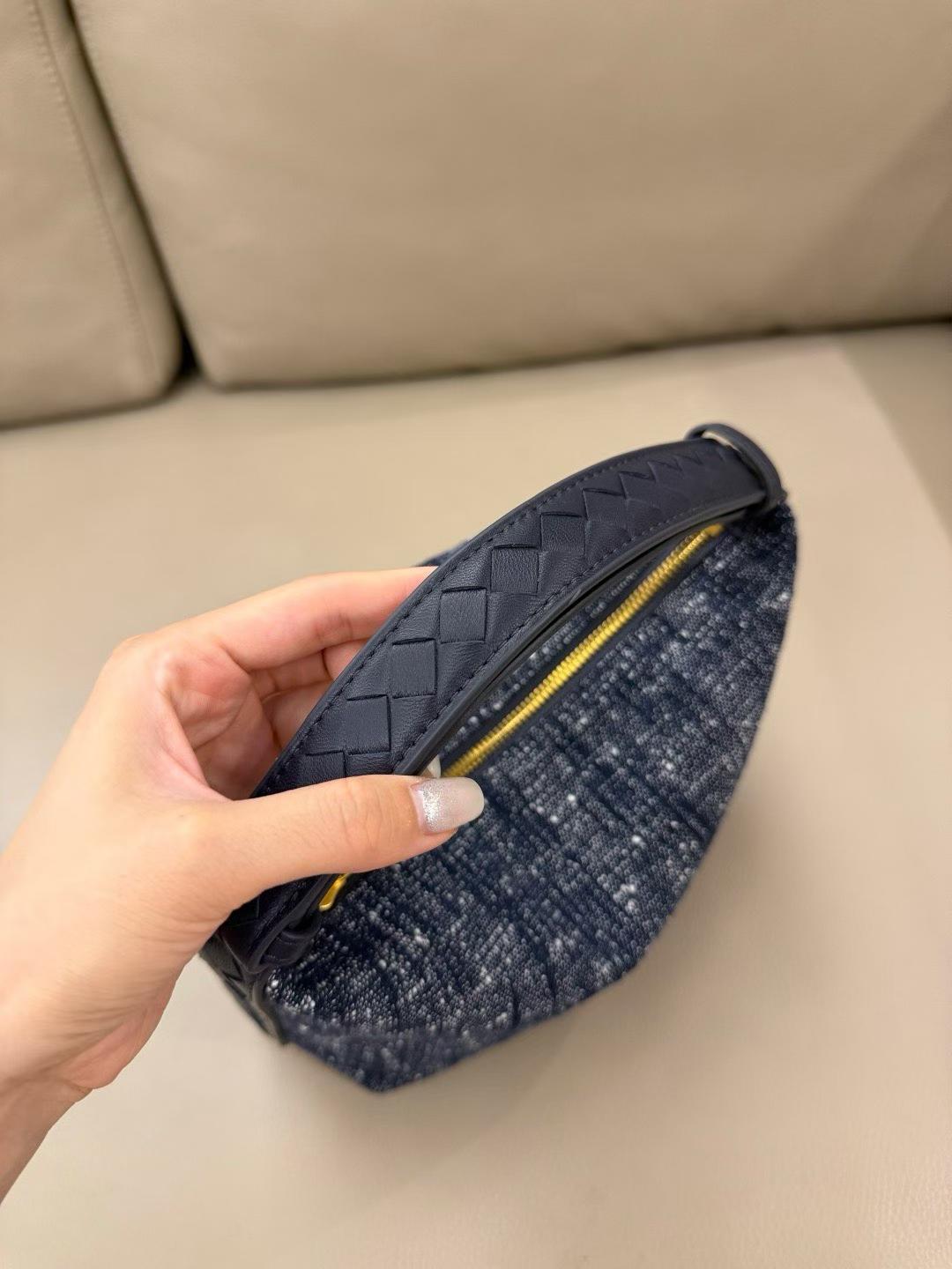 Bottega Veneta Wallace view 3