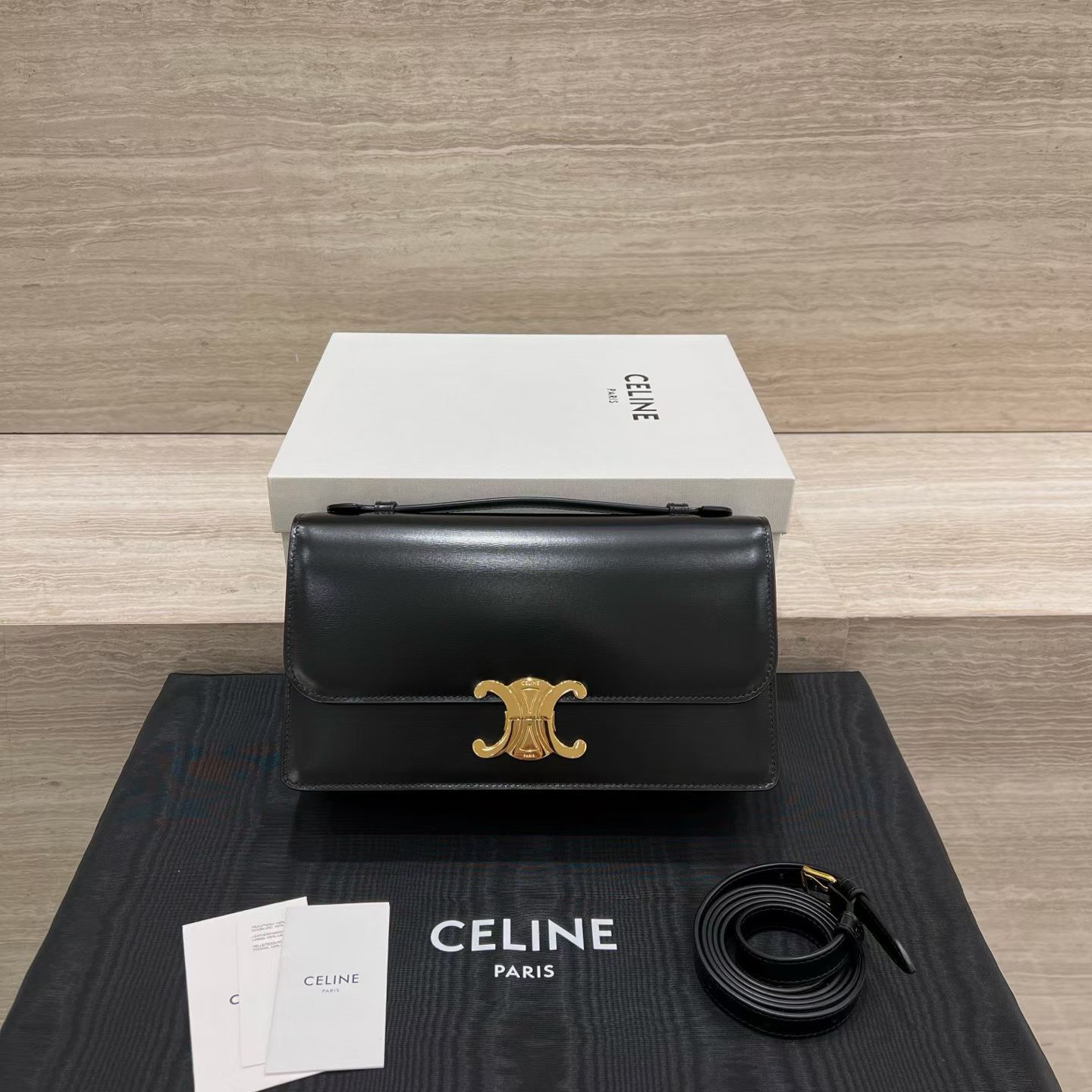 Celine MEDIUM TRIOMPHE FOLIO IN Natural calfskin view 1