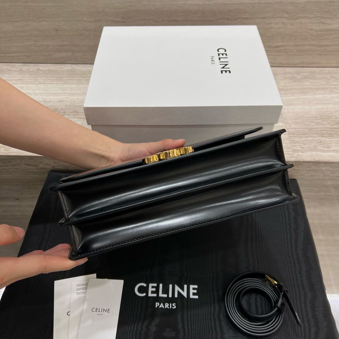 Celine MEDIUM TRIOMPHE FOLIO IN Natural calfskin view 3