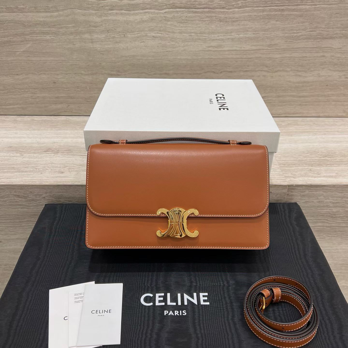 Celine MEDIUM TRIOMPHE FOLIO IN Natural calfskin view 1