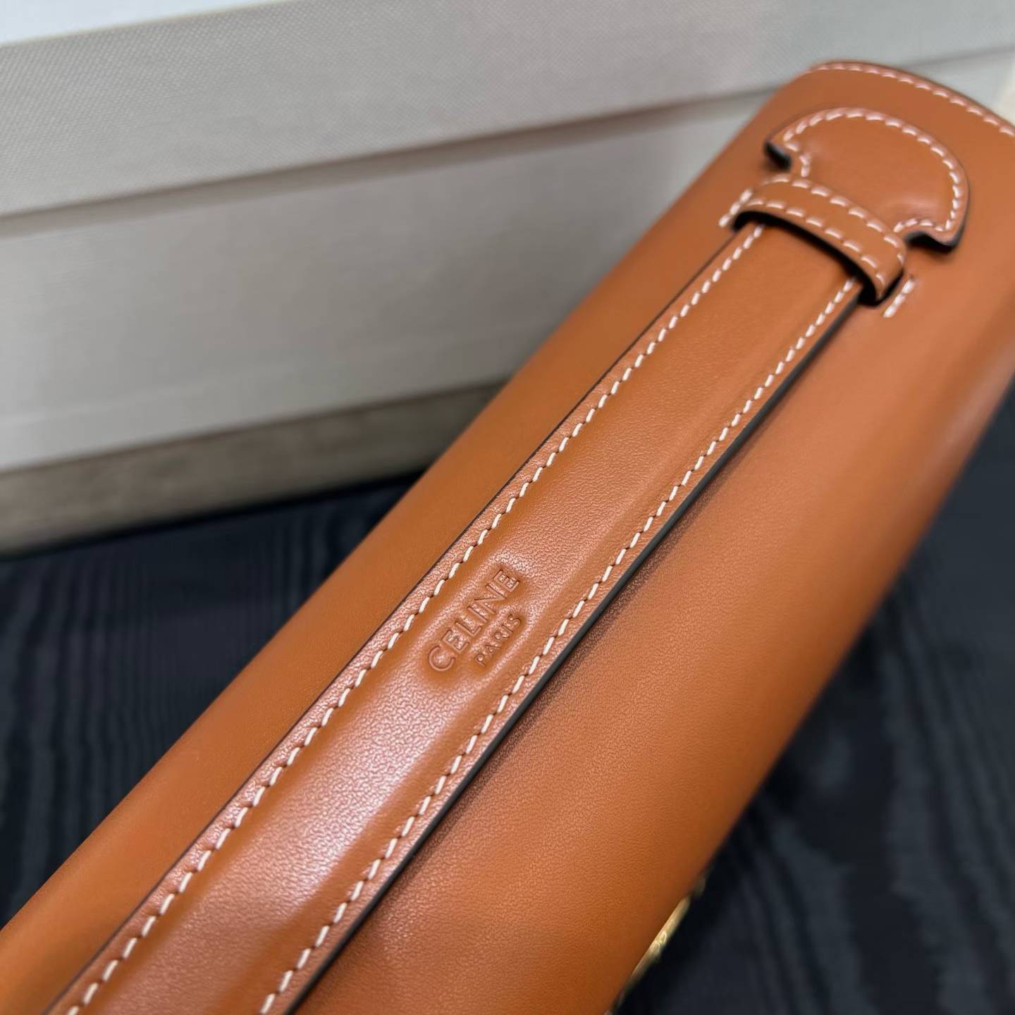 Celine MEDIUM TRIOMPHE FOLIO IN Natural calfskin view 5