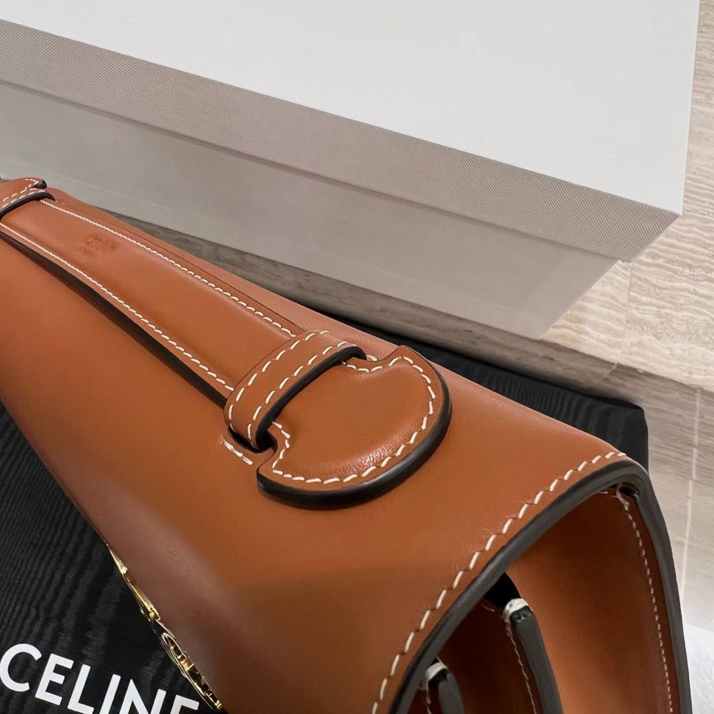 Celine MEDIUM TRIOMPHE FOLIO IN Natural calfskin view 7