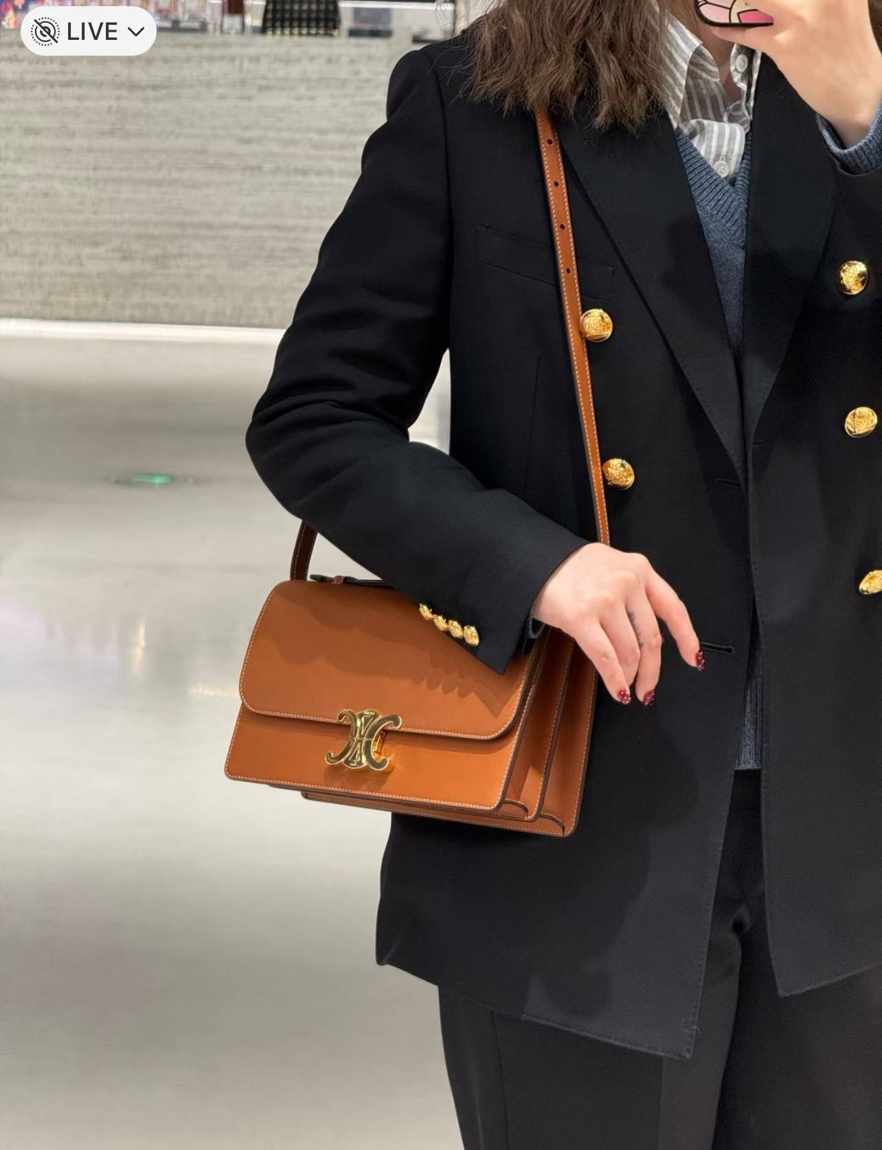 Celine MEDIUM TRIOMPHE FOLIO IN Natural calfskin view 9