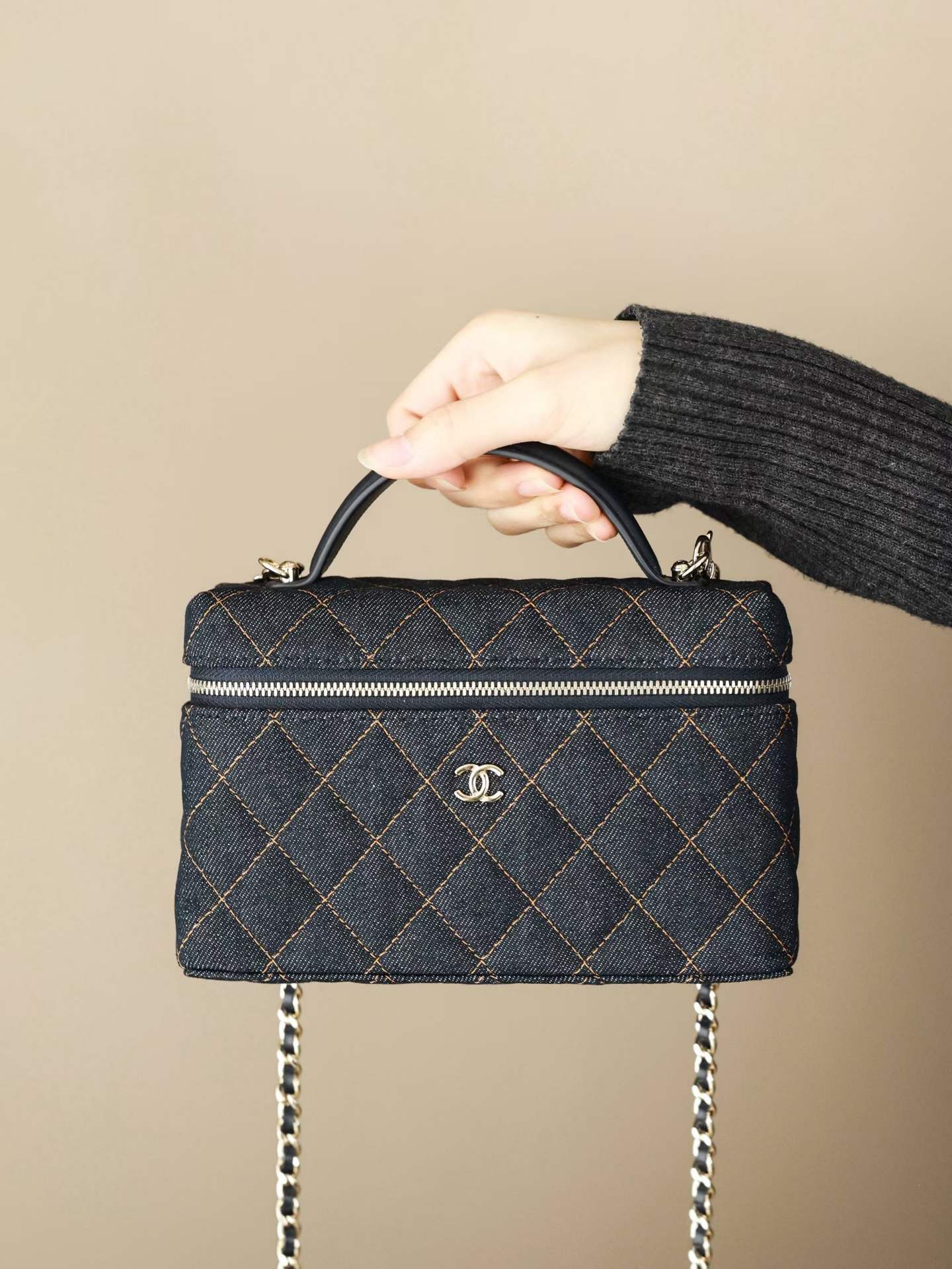 Chanel Classic Vanity with Chain view 1