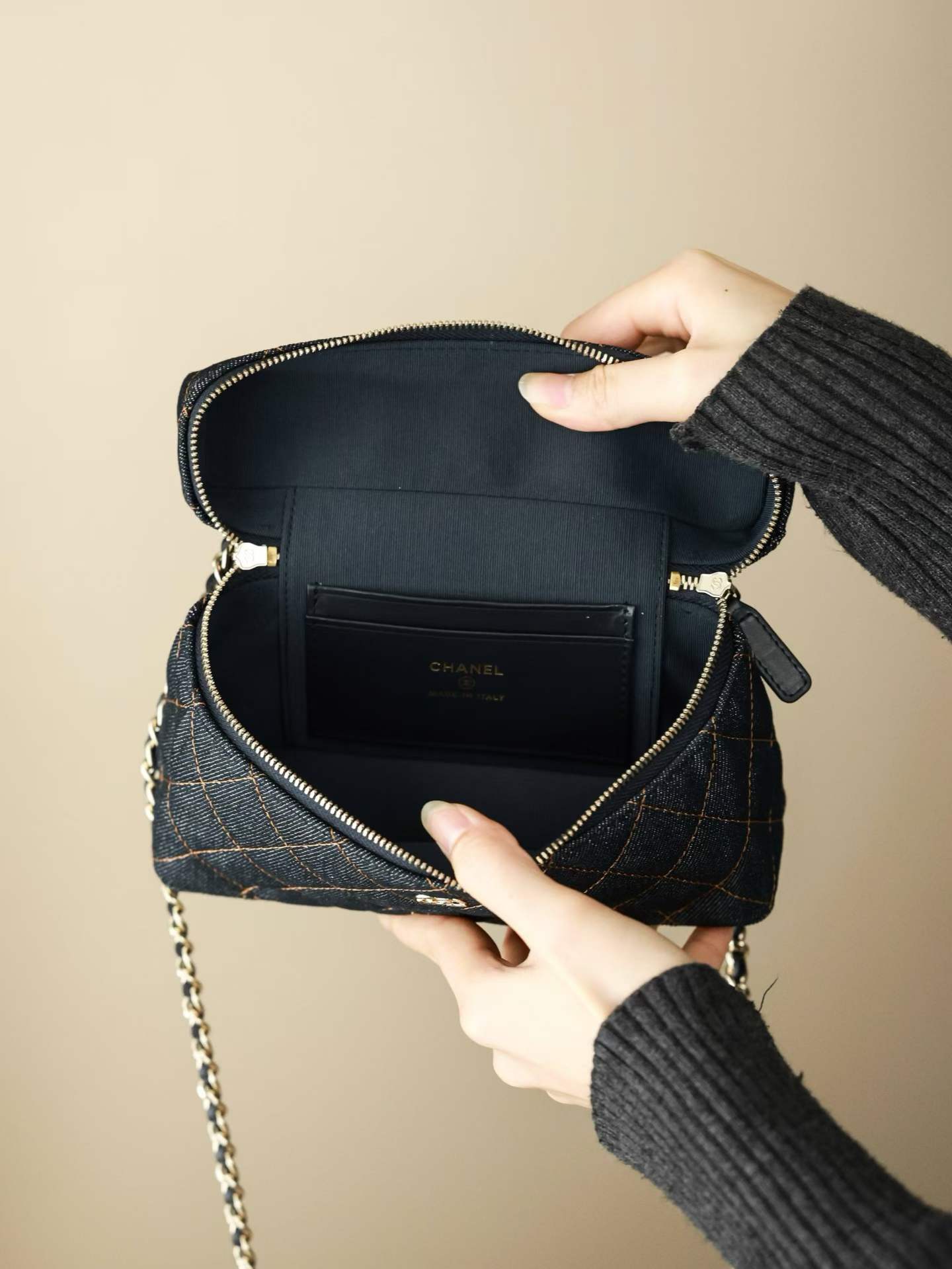 Chanel Classic Vanity with Chain view 3
