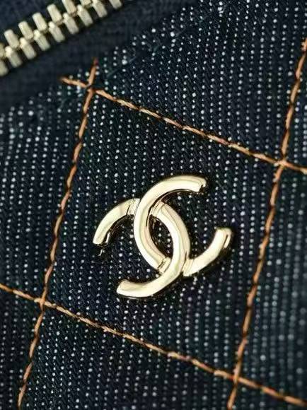Chanel Classic Vanity with Chain view 4