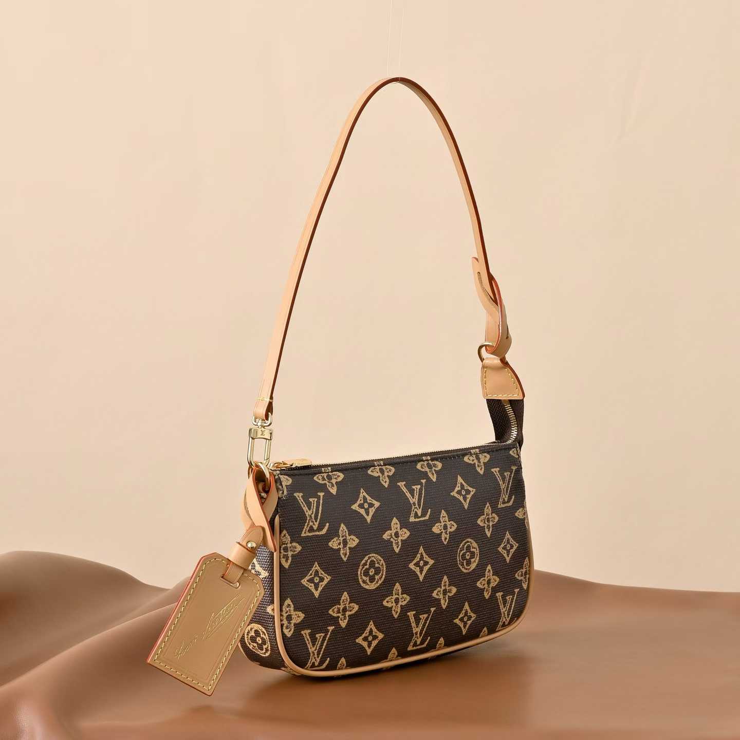 Louis Vuitton Pochette Accessoires M27718 view 2