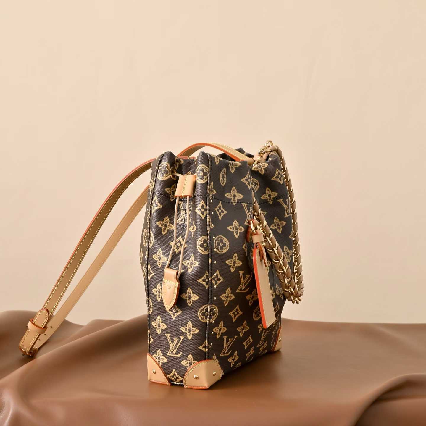 Louis Vuitton Noé Trunk M28103 view 3