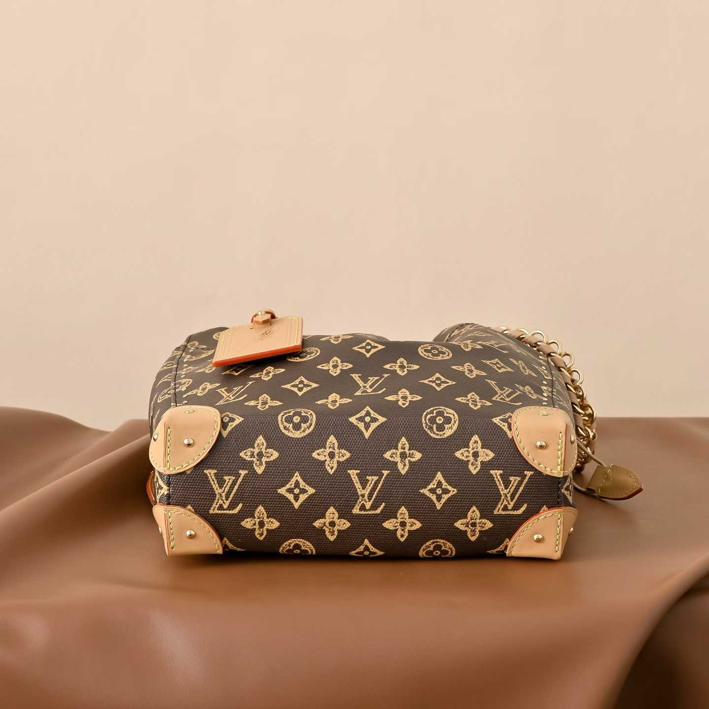 Louis Vuitton Noé Trunk M28103 view 4