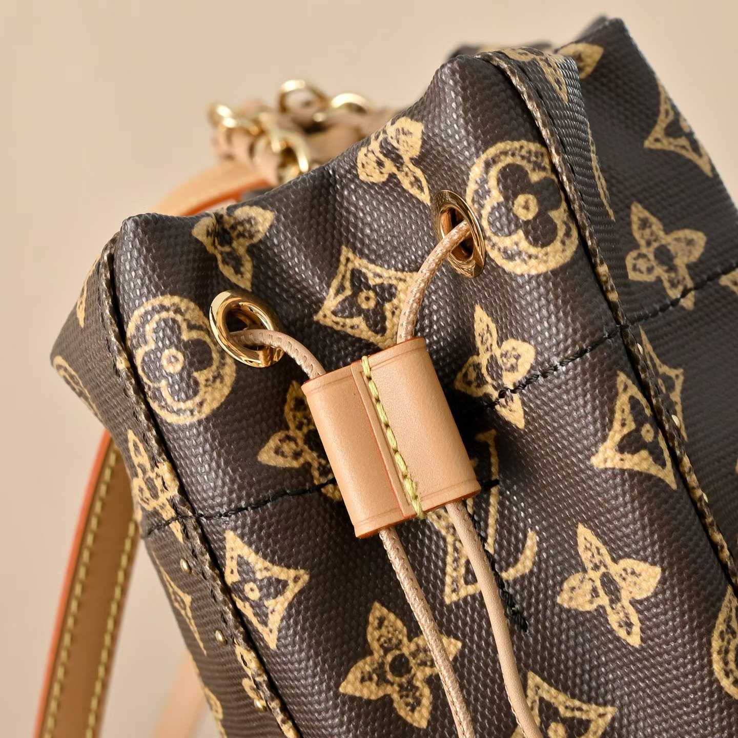 Louis Vuitton Noé Trunk M28103 view 6